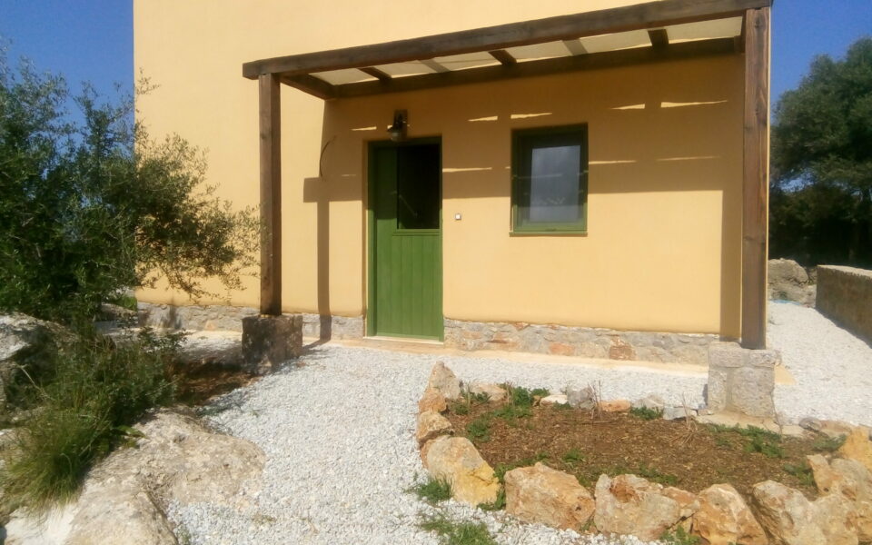 Habitat écologique - location eco-agro-tourism Crete - LIMNI