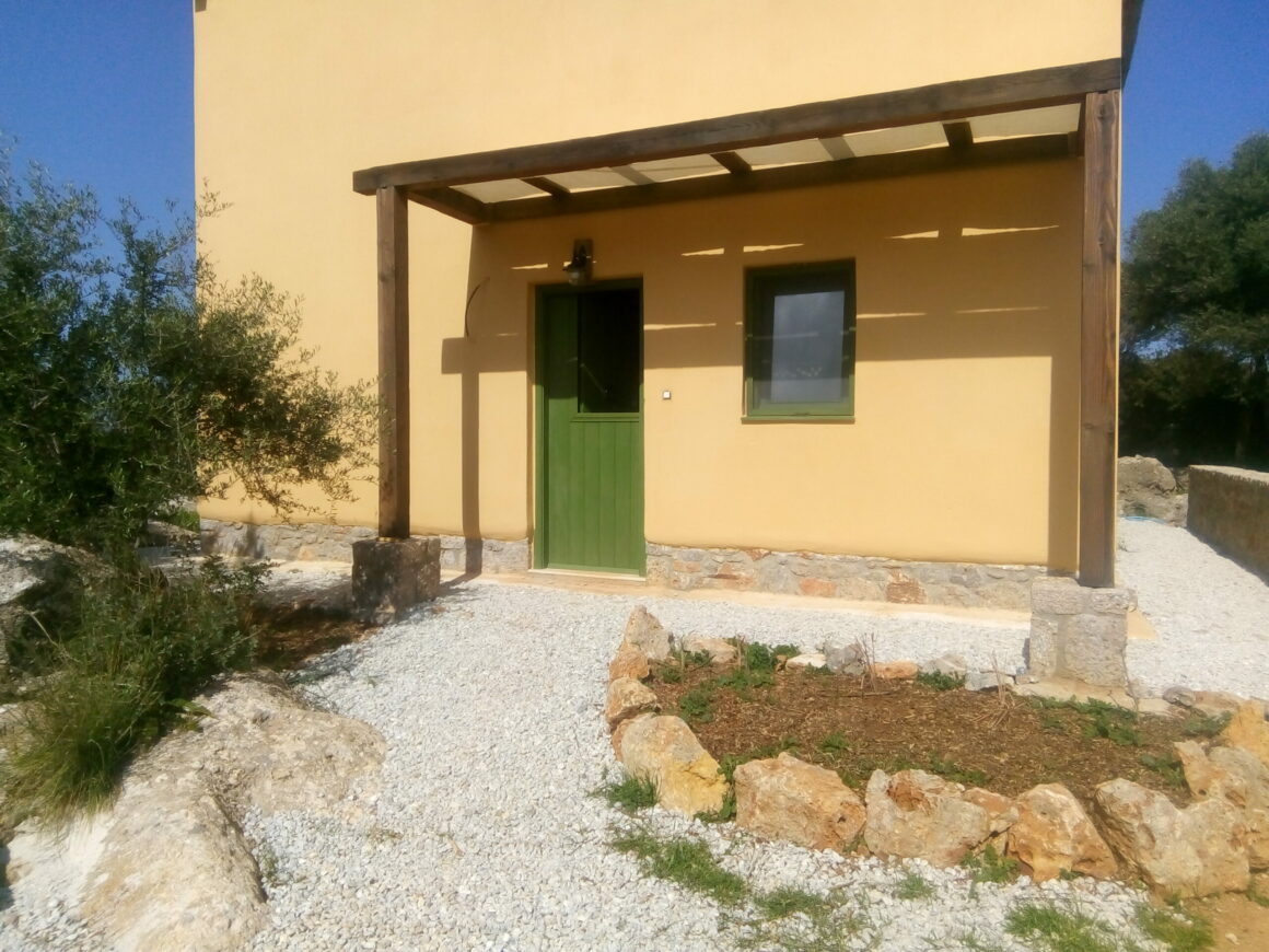 Habitat écologique - location eco-agro-tourism Crete - LIMNI